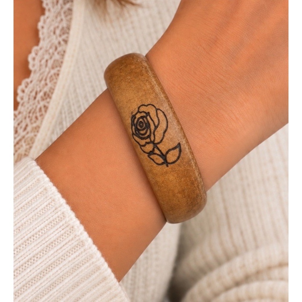 Womens 70s Vintage Wood Burned Rose Chunky Bangle Bracelet Hippie Artsy Bohemian